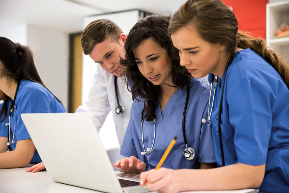 易瑞沙耐药性出现的标准是什么?